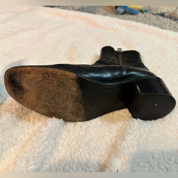 Joan & David Italian Black Leather Zip-Up Ankle Boots - Picture 14 of 15